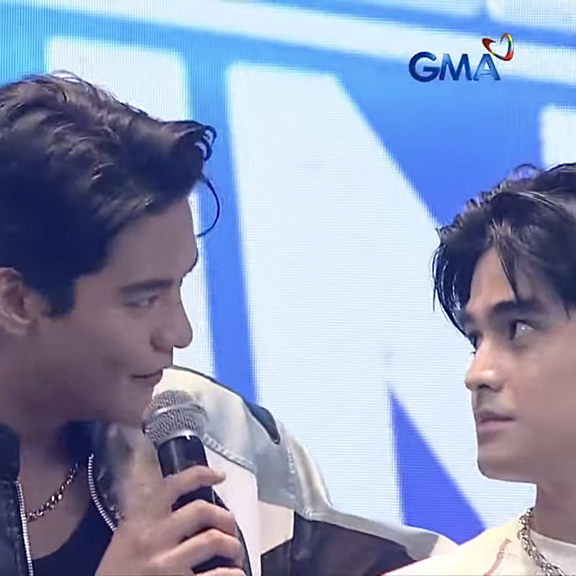 rwdleon's tweet photo. “bro?”
“may gatas ka pa sa labi bro”
“bro…”
WILL ON ALLOUTSUNDAYS
#AOSBigCollab https://t.co/mQSKoPxRP8