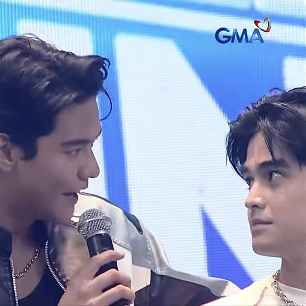 rwdleon's tweet photo. “bro?”
“may gatas ka pa sa labi bro”
“bro…”
WILL ON ALLOUTSUNDAYS
#AOSBigCollab https://t.co/mQSKoPxRP8