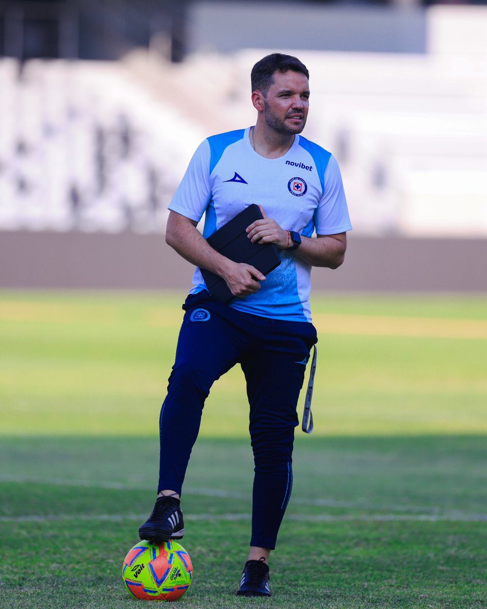CafeAzulFC's tweet photo. #AzulDeNoche
Cuando sueñas tener un DT así para Cruz Azul y se te cumple... https://t.co/cCnFp9C2ZY