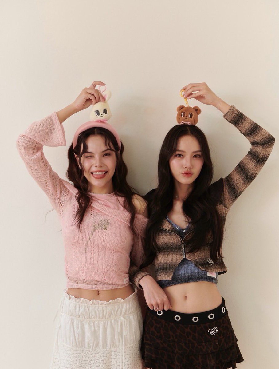 lmlookmheeland's tweet photo. LMLOOKMHEE [ IG post update ]

“ Buddy Besties x LMSY 💞🐨🐰

กับการเป็นพรีเซนเตอร์ Lip tint shine ที่มีทั้งหมด 8เฉดสี 3 in1 สำหรับ ปาก ตา แก้ม สีสวย สดใส น่ารัก ได้ทุกๆวันที่ @/buddybesties.official และหน้าร้าน @/castlec.bkk ได้ทุกสาขา💕 และอย่าลืมมาร่วมกิจกรรมจิบน้ำชายามบ่ายกับเราสองคนได้เร็วๆนี้ แล้วพบกันนะคะ 🥰 ”

🔗: https://t.co/iwqI846bYK 

#BuddyBestiesxLMSY 
#PresenterBuddyBestiesxLMSY
#lmlookmhee #ลูกหมีปัญญาพัชร
#LMSY #ลูกหมีซอนญ่า
