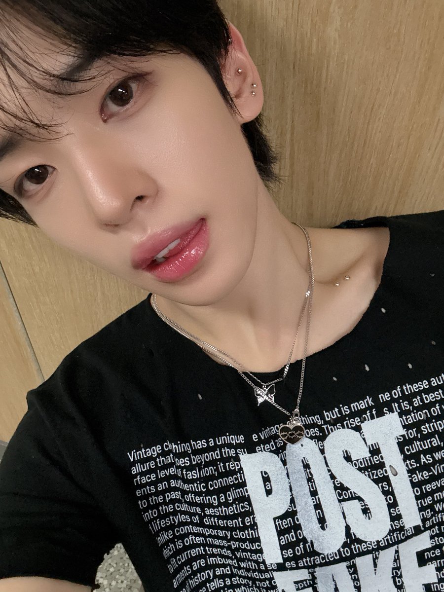 CRAVITY_twt's tweet photo. 막방까지 셋넷고~고~고~! 
셋넷고 많이 좋아해줘서 고마워 러비티~~ 🥰🤗
#앨런 https://t.co/x1KcByAeCj
