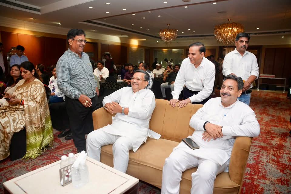कल फिरोजाबाद में ‘अमर उजाला उदय सम्मान समारोह’ में प्रतिभाग कर व्यापारी साथियों को सम्मानित किया।
