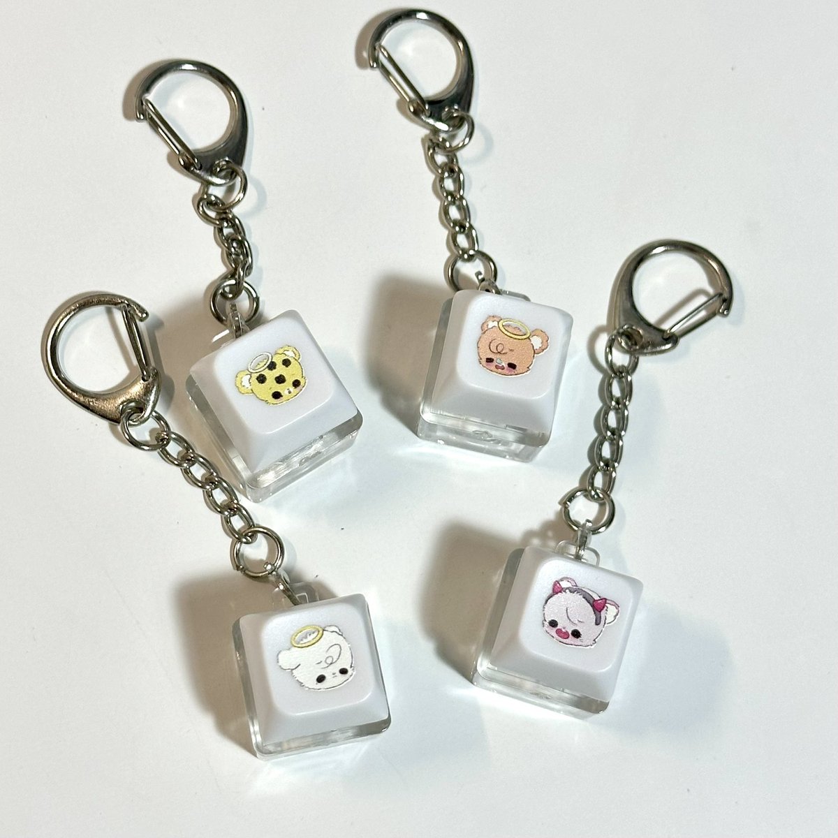 มีใครอยากเล่นด้วยกันมั้ยคับคีย์แคป มี 4 เมม ม้าค โน่ แฮช แจม อันละ 50 บาทราคาหารผลิตเลย 
สนใจเมนชั่นเมมกับจำนวนได้เลยค้าบ เดี๋ยวเค้านับยอด🙌🏻🙌🏻🙌🏻