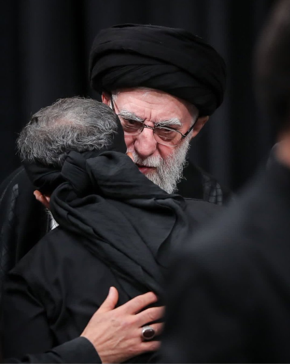 z_teymori's tweet image. پاداش کاری که برای خدا باشد همیشه زیباست، این هم اَجر شماحاج محمود...
#لبيک_يا_خامنه_ای