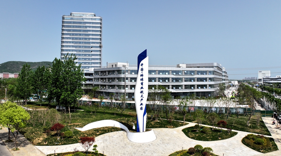 chinaorgcn's tweet image. #Anhui Province is ramping up the development of intelligent connected #NEVs, the low-altitude economy, and the #commercialspace industry — driving high-quality growth to help ensure the successful delivery of the 14th Five-Year Plan (2021–2025).
china.org.cn/2025-07/06/con…