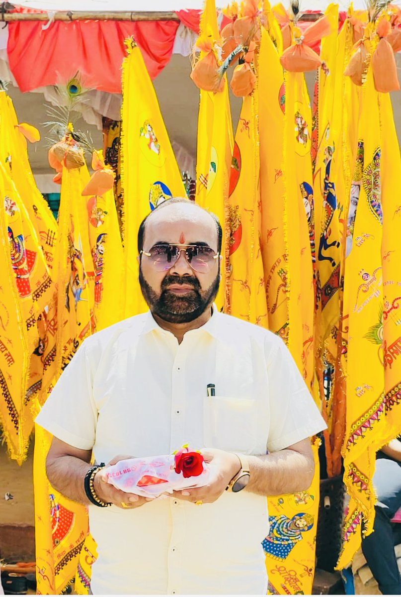 Harihar Raghuvanshi (@hraghuvanshibjp) on Twitter photo рджреЗрд╡рд╢рдпрдиреА рдПрдХрд╛рджрд╢реА рдХреА рд╕рднреА рднрдХреНрддреЛрдВ рдХреЛ рд╣рд╛рд░реНрджрд┐рдХ рд╢реБрднрдХрд╛рдордирд╛рдПрдБред
рдРрд╕реА рдорд╛рдиреНрдпрддрд╛ рд╣реИ рдХрд┐ рдЬрдЧрдд рдХреЗ рдкрд╛рд▓рдирд╣рд╛рд░ рднрдЧрд╡рд╛рди рд╡рд┐рд╖реНрдгреБ рджреЗрд╡рд╢рдпрдиреА рдПрдХрд╛рджрд╢реА рд╕реЗ рдпреЛрдЧ рдирд┐рджреНрд░рд╛ рдореЗрдВ рдЪрд▓реЗ рдЬрд╛рддреЗ рд╣реИрдВредрдЗрд╕ рд╕рдордп рдореЗрдВ рд╡реЗ рдкрд╛рддрд╛рд▓ рд▓реЛрдХ рдореЗрдВ рдирд┐рд╡рд╛рд╕ рдХрд░рддреЗ рд╣реИрдВредрдЕрдкрдиреЗ рдкрд░рдо рднрдХреНрдд рдЕрд╕реБрд░рд░рд╛рдЬ рдмрд▓рд┐ рдХреЛ рджрд┐рдП рд╡рдЪрди рдХреЗ рдЕрдиреБрд╕рд╛рд░ рднрдЧрд╡рд╛рди рд╡рд┐рд╖реНрдгреБ 4 рдорд╛рд╣ рдХреЗ рд▓рд┐рдП рдкрд╛рддрд╛рд▓ рд▓реЛрдХ рдореЗрдВ рд░рд╣рддреЗ рджреЗрд╡рд╢рдпрдиреА рдПрдХрд╛рджрд╢реА рдХреА рд╕рднреА рднрдХреНрддреЛрдВ рдХреЛ рд╣рд╛рд░реНрджрд┐рдХ рд╢реБрднрдХрд╛рдордирд╛рдПрдБред
рдРрд╕реА рдорд╛рдиреНрдпрддрд╛ рд╣реИ рдХрд┐ рдЬрдЧрдд рдХреЗ рдкрд╛рд▓рдирд╣рд╛рд░ рднрдЧрд╡рд╛рди рд╡рд┐рд╖реНрдгреБ рджреЗрд╡рд╢рдпрдиреА рдПрдХрд╛рджрд╢реА рд╕реЗ рдпреЛрдЧ рдирд┐рджреНрд░рд╛ рдореЗрдВ рдЪрд▓реЗ рдЬрд╛рддреЗ рд╣реИрдВредрдЗрд╕ рд╕рдордп рдореЗрдВ рд╡реЗ рдкрд╛рддрд╛рд▓ рд▓реЛрдХ рдореЗрдВ рдирд┐рд╡рд╛рд╕ рдХрд░рддреЗ рд╣реИрдВредрдЕрдкрдиреЗ рдкрд░рдо рднрдХреНрдд рдЕрд╕реБрд░рд░рд╛рдЬ рдмрд▓рд┐ рдХреЛ рджрд┐рдП рд╡рдЪрди рдХреЗ рдЕрдиреБрд╕рд╛рд░ рднрдЧрд╡рд╛рди рд╡рд┐рд╖реНрдгреБ 4 рдорд╛рд╣ рдХреЗ рд▓рд┐рдП рдкрд╛рддрд╛рд▓ рд▓реЛрдХ рдореЗрдВ рд░рд╣рддреЗ