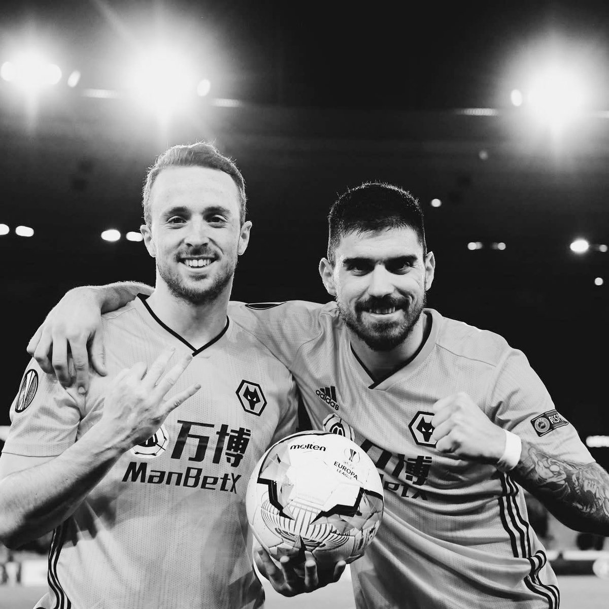 🗣️ Bruno Fernandes: “I promise you that as long as my brother is alive, I will never stop taking care of your children." ❤

🗣️ Ruben Neves: "I'll make sure that your loved ones never lack anything." ❤