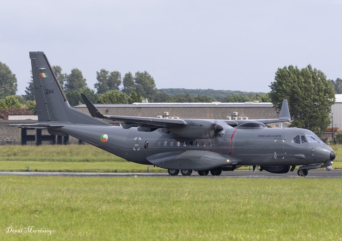 birrlad's tweet image. The two @IrishAirCorps Casa C295 aircraft 284 & 285 @ShannonAirport.
#avgeek #aviation #aircraft #irishaircorps #casa #ShannonAirport #planespotting #airforce