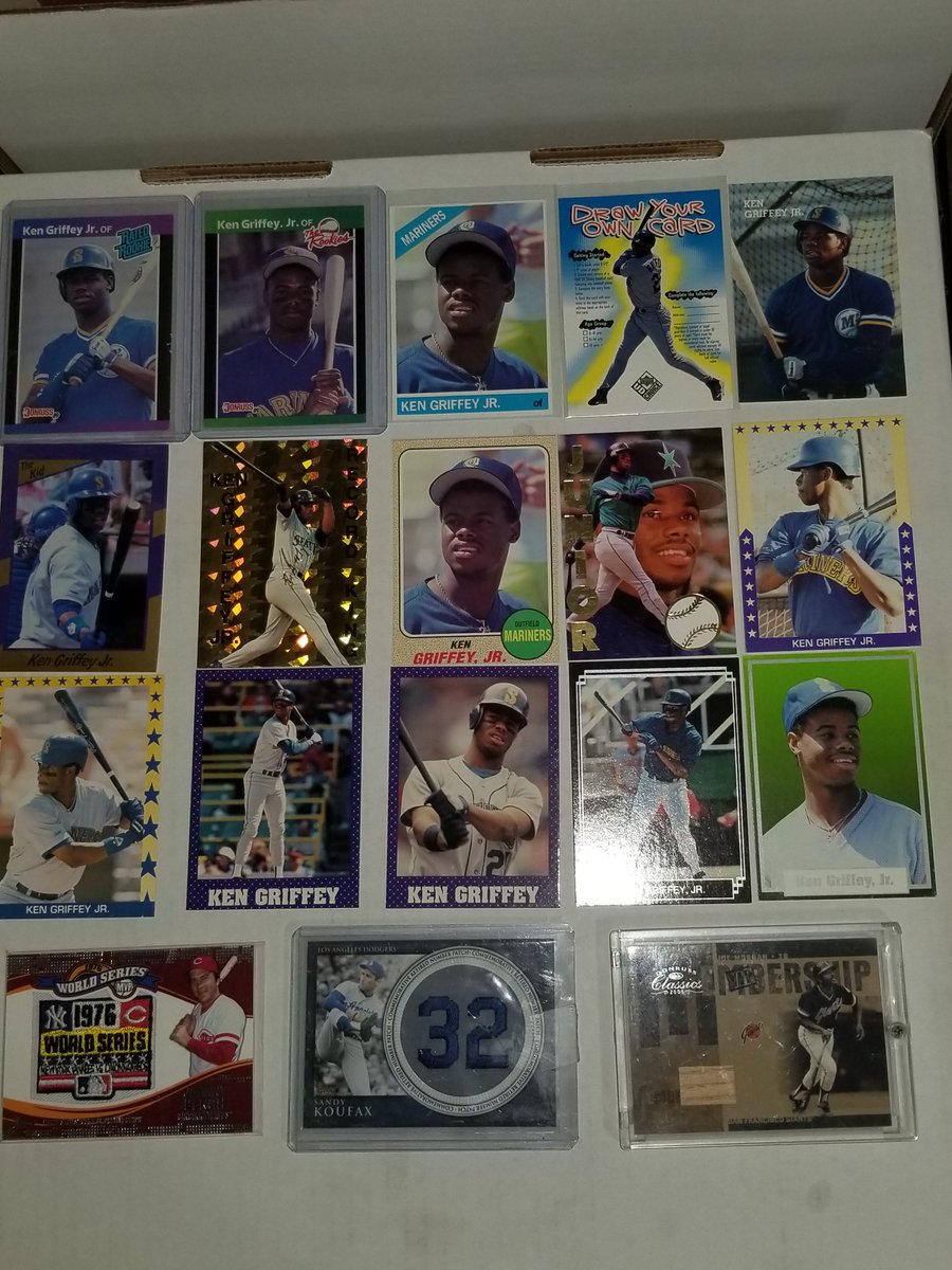 LimitedCards's tweet image. 🤩GROWING GIVEAWAY🤩
🙏💯 To say thank you we will be giving away one item from the box pictured for EVERY 5 re-posts! 💥💥
To enter do the following:
✔️1) Re-post this post
✔️2) Tag 3 friends in a reply
🔁The more re-posts the bigger the prize. Again, one item will be…