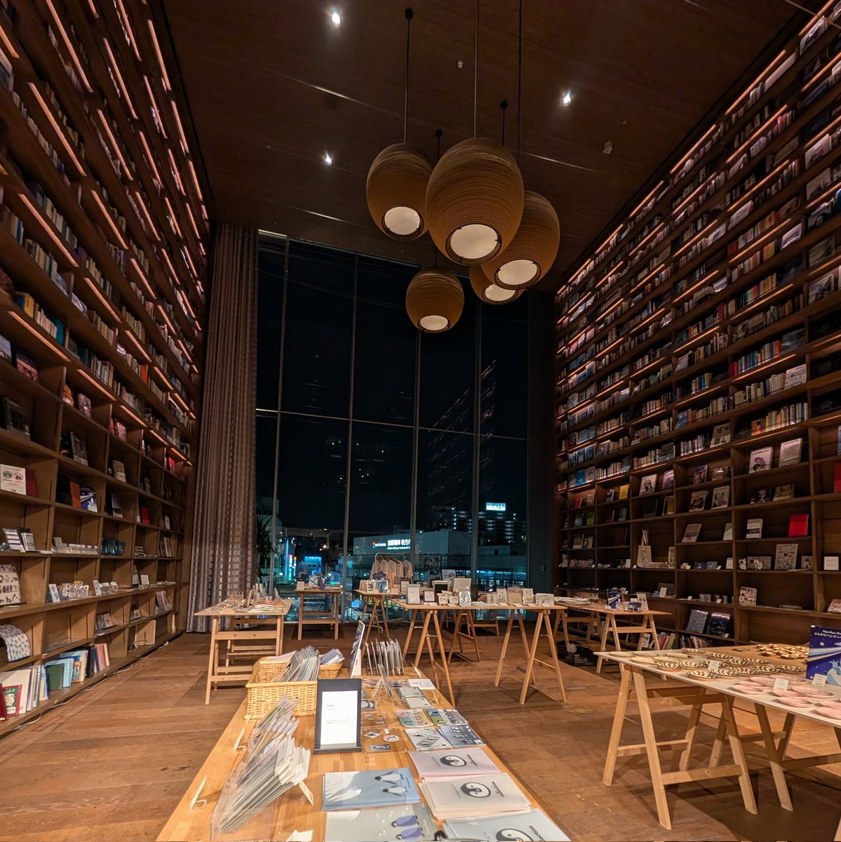 今回のペンバザは、この会場の雰囲気と、ナイロドノさんの最高のキービジュアルに引っ張ってもらって、成功していると思います。
#ひらかたペンバザ