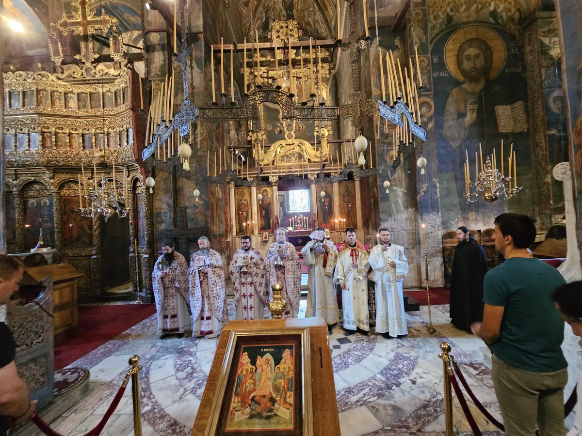 DecaniMonastery's tweet image. Divine #Liturgy at Visoki #Dečani #Monastery today 6 July (23 June).