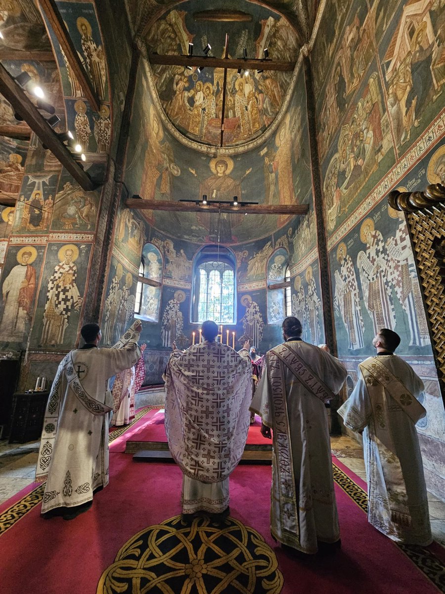 DecaniMonastery's tweet image. Divine #Liturgy at Visoki #Dečani #Monastery today 6 July (23 June).