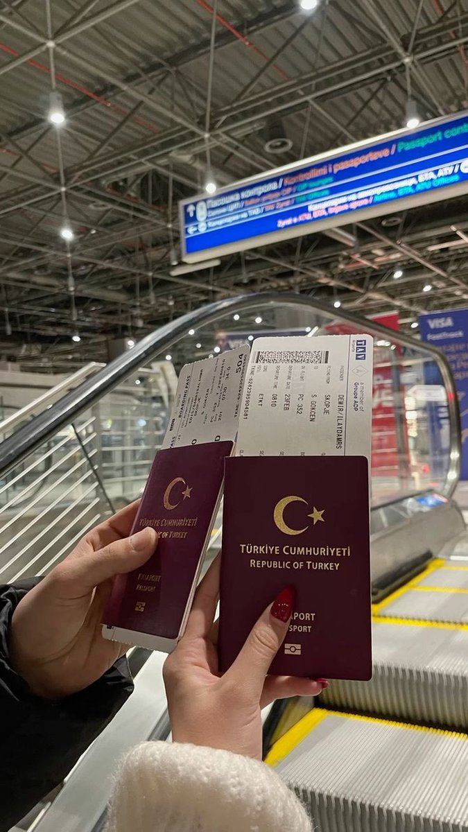 Biriyle... 
Sevdiğim biriyle…