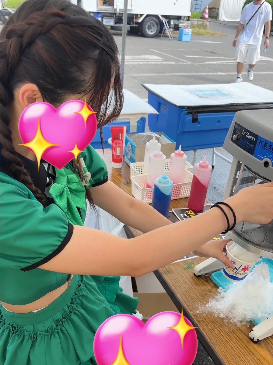 髪の毛、亜美に結んでもらったの( ; ; )
髪の色茶色と黒混ざっててかわいー