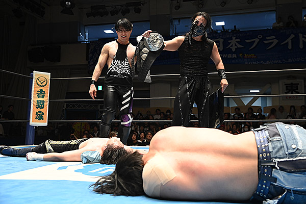 ★セミファイナル

「IWGP Jr.タッグ戦」
 
SHO＆DOUKIが仲間を介入させてラフ殺法全開！
 
YOH＆ワト、あと1歩で力尽きる…！
 
※7.6『NEW JAPAN SOUL 2025』後楽園大会
新日本プロレスのスマホサイトで詳報中！
 
njpw.co.jp/585136
 
#njSOUL