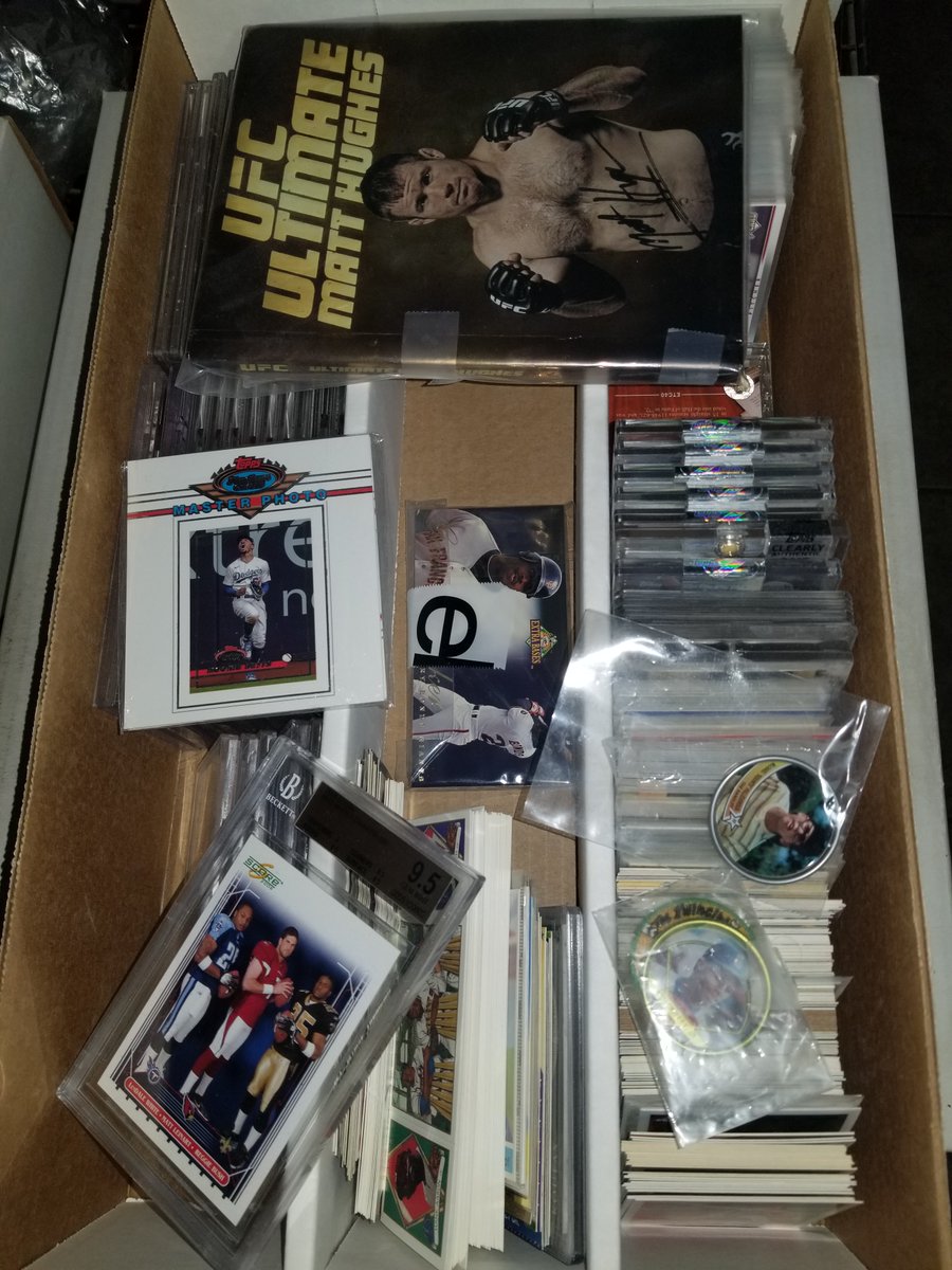 LimitedCards's tweet image. 🤩GROWING GIVEAWAY🤩
🙏💯 To say thank you we will be giving away one item from the box pictured for EVERY 5 re-posts! 💥💥
To enter do the following:
✔️1) Re-post this post
✔️2) Tag 3 friends in a reply
🔁The more re-posts the bigger the prize. Again, one item will be…