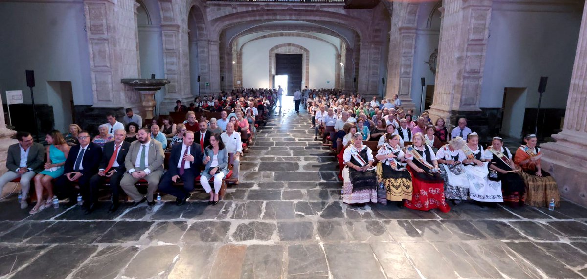 Corts Valencianes (@cortsval) on Twitter photo 📸 La Federación de Casas y Centros Originarios de Castilla-La Mancha ha celebrado la XVII edición del Día de Castilla-La Mancha
🔝 La Federación ha concedido el título de Socio de Honor a la presidenta de las Cortes Valencianas, <a href="/LlanosMasso/">Llanos Massó</a> 📸 La Federación de Casas y Centros Originarios de Castilla-La Mancha ha celebrado la XVII edición del Día de Castilla-La Mancha
🔝 La Federación ha concedido el título de Socio de Honor a la presidenta de las Cortes Valencianas, <a href="/LlanosMasso/">Llanos Massó</a>