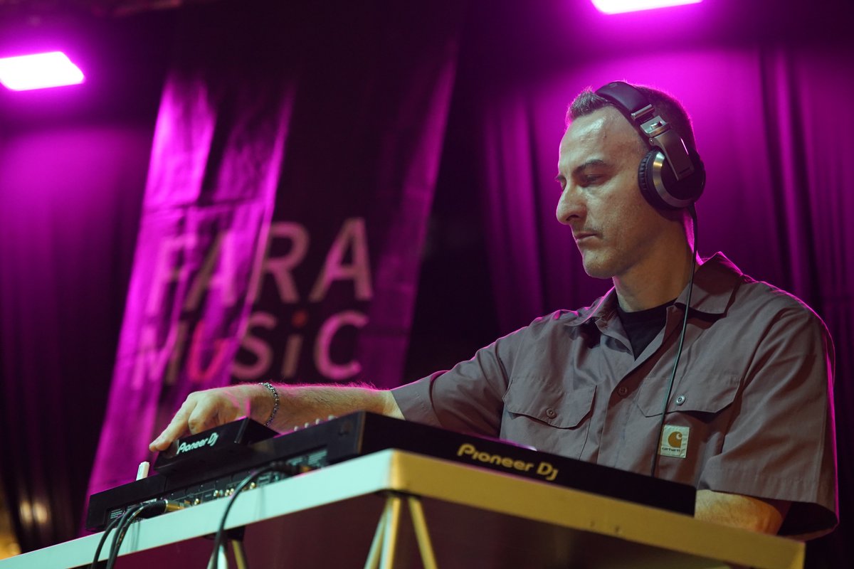 Fara_Music's tweet photo. Jemma #live Fara Music Electronic Nights, Roccantica
#faramusic #concerti #roccantica #emmerecordlabel https://t.co/Hxy4FoE1Mi