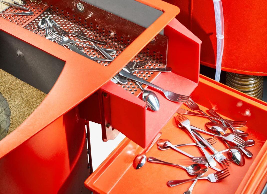 Perfectly shiny cutlery for passengers blog.walther-trowal.com/en/perfectly-s… via <a href="/Walther/">Heinrich Walther</a> Trowal Blog. Cutlery cleaning systems for catering companies.