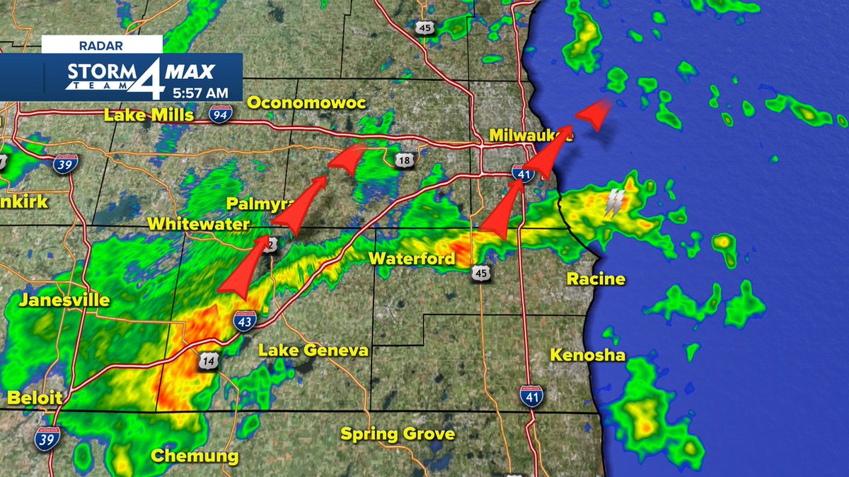 6:00 a.m. RADAR | Downpours inbound! A band of showers and isolated thunder is moving up from the SW towards Milwaukee. 
Expect brief, but torrential rain if you get under this!  #wiwx
