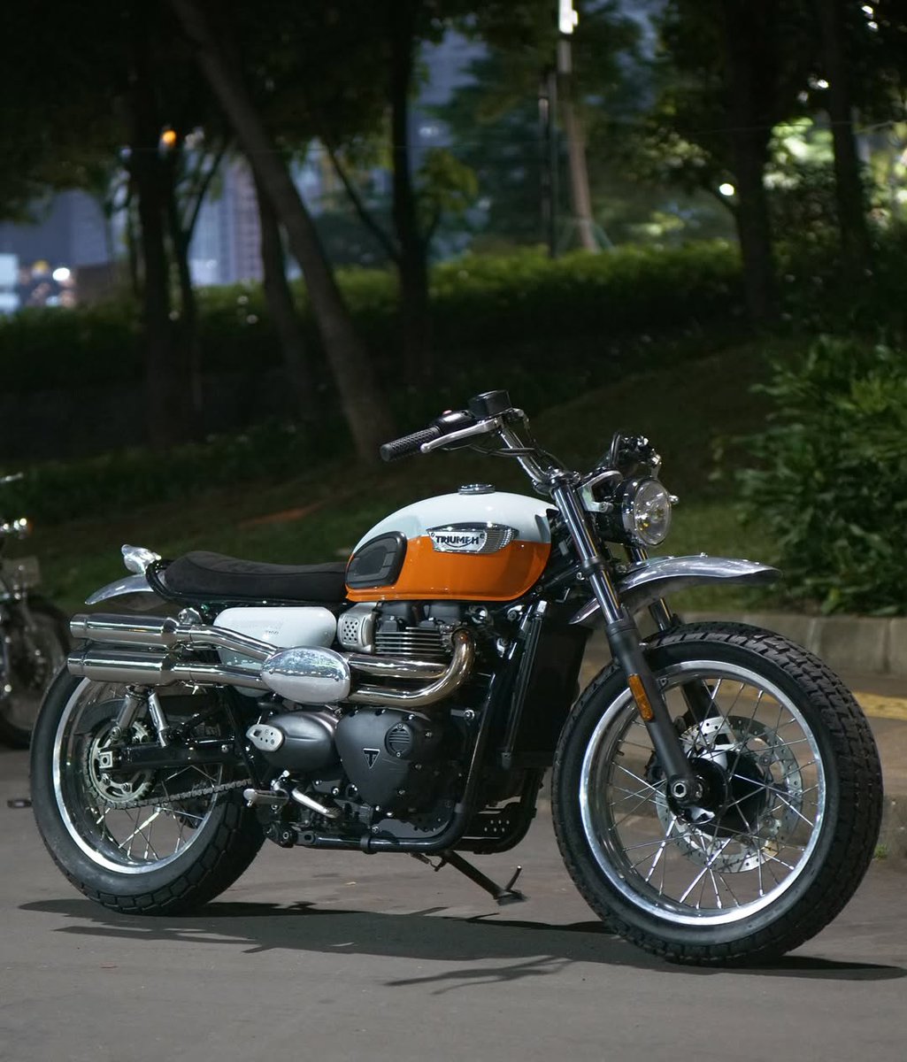 A timeless classic 🕰️🏍️

Kevan Cahyadi's Bonneville T100 looking good even when standing still. 

#ForTheRide #TriumphUK #BonnevilleT100