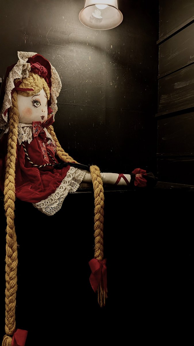 黒色すみれ様の【Nostalgicky Kino 】行ってまいりました🖤

黒色すみれ×AGU×ライト商會
というトリプルライクのかけ合わせで幸せな週末を過ごささせていただきました。

短編映像上映と生演奏は子供の頃の読み聞かせのような心地で、夢を見るのと起きている間くらいのあの感覚…素敵な演出でした🌙*.+