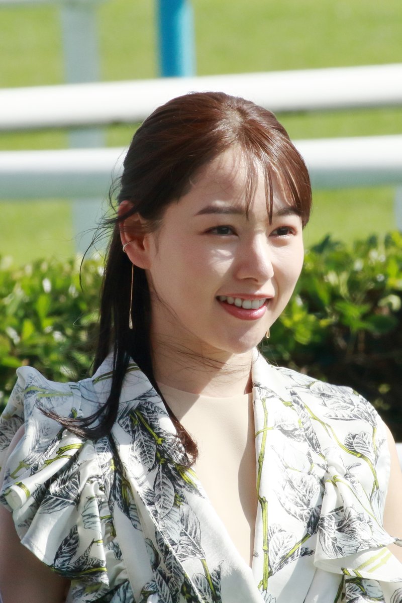 shin_mashin's tweet image. 北九州記念
プレゼンター 桜井日奈子さん