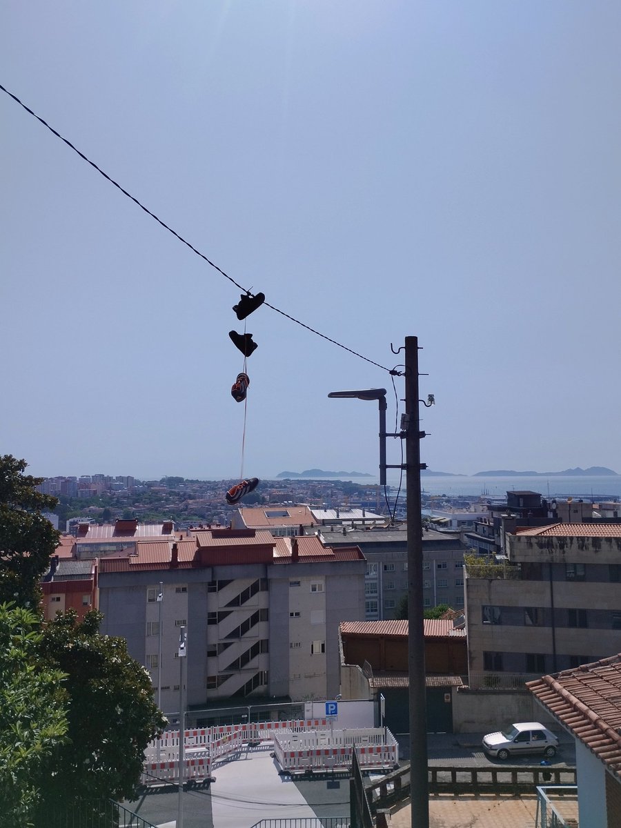 Seguen en activo pero coas botas colgadas
Queren efectivo, cotizan horas contadas