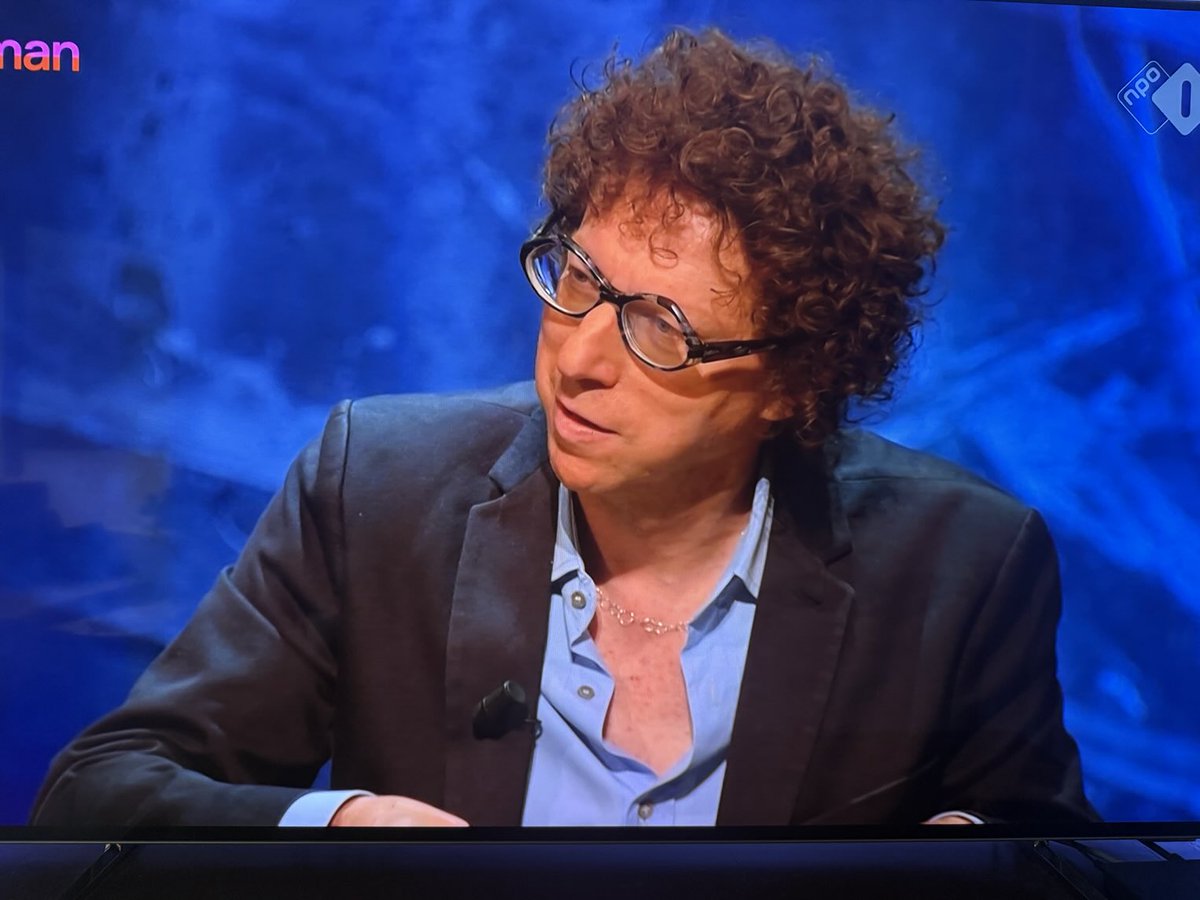 Drie knoopjes open bij Grunberg verlost het filosofisch kwartet van zijn hoogdravendheid @npo1