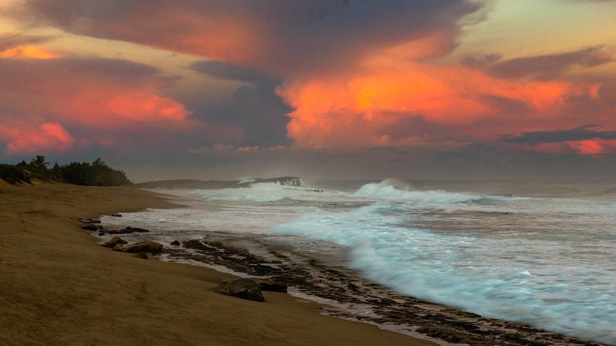 2 de noviembre, 2024
📍 Isabela 🇵🇷
Cuando las olas sobrepasaron los 10 pies de altura.
Tremenda experiencia de reconexión con nuestra madre. ✨️📸🥰