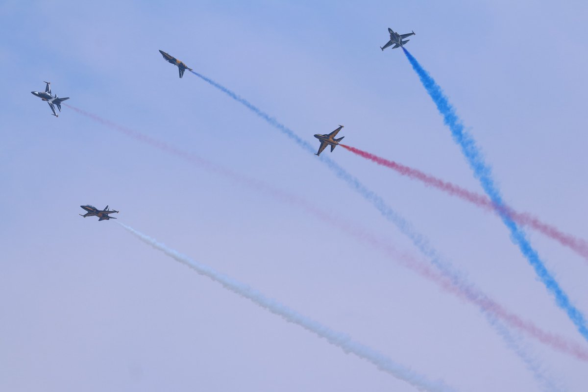 somat_ta's tweet photo. Osan Air Power Day 2025で撮影したBlack Eagles
9月はプサン、10月はソウル近辺で撮影予定
これ、編集地獄確定や...
#BlackEagles
#블랙이글스
#ブラックイーグルス
#T50
#T50B
#T_50
#T_50B
#大韓民国空軍
#ROKAF
#OAPD25
#OsanAirPowerDay2025
#オサン空軍基地
#烏山空軍基地
#OSN https://t.co/JPYZAOqWVD