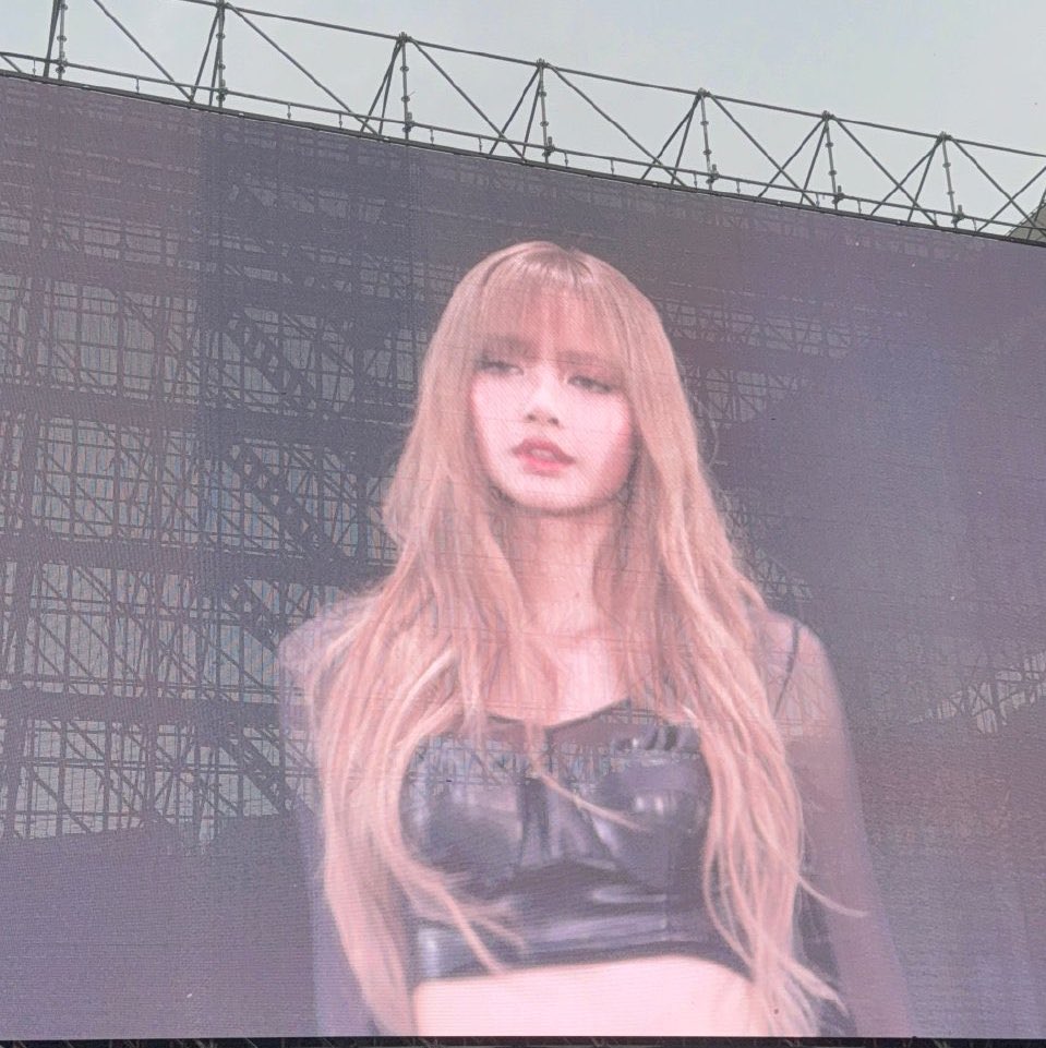 bbb (@alteg0s) on Twitter photo LISA ON BIG SCREEN SHEEEE GORGEOUS HOLY SHIT
DEADLINE TOUR BEGINS
#DEADLINE_IN_GOYANGDay2
#BLACKPINK_DEADLINE <a href="/BLACKPINK/">BLACKPINKOFFICIAL</a> LISA ON BIG SCREEN SHEEEE GORGEOUS HOLY SHIT
DEADLINE TOUR BEGINS
#DEADLINE_IN_GOYANGDay2
#BLACKPINK_DEADLINE <a href="/BLACKPINK/">BLACKPINKOFFICIAL</a>