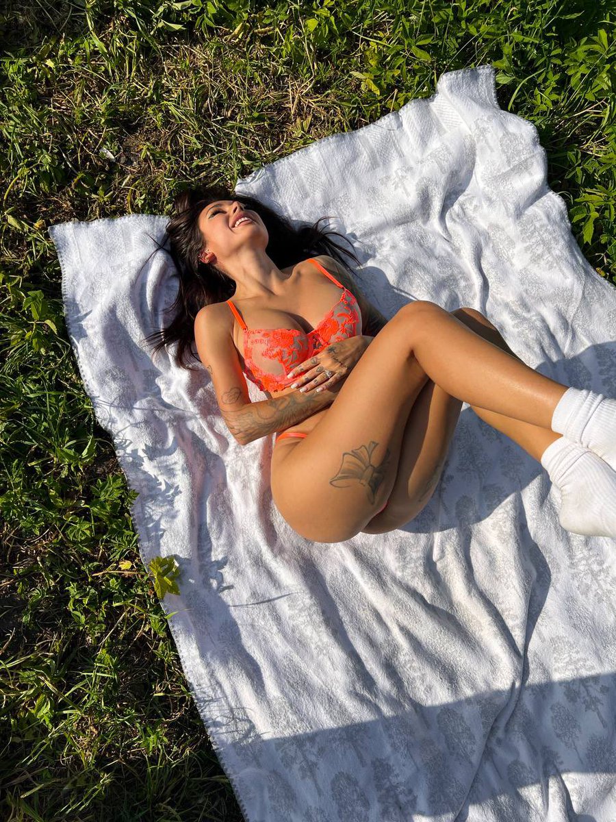 No flower in that garden blooms like 💗✨ <a href="/Melison_model/">Diana Melison</a> ✨💗 lying like Art in Nature, but her Perfect Body’s the Real Storm ❤️‍🔥
Soft Mounds RISING, Carved Curves TEASING
This isn’t a Photo, it’s an Invitation to get lost in her heat 😈 💋
🔗 : hoo.be/dianamelison