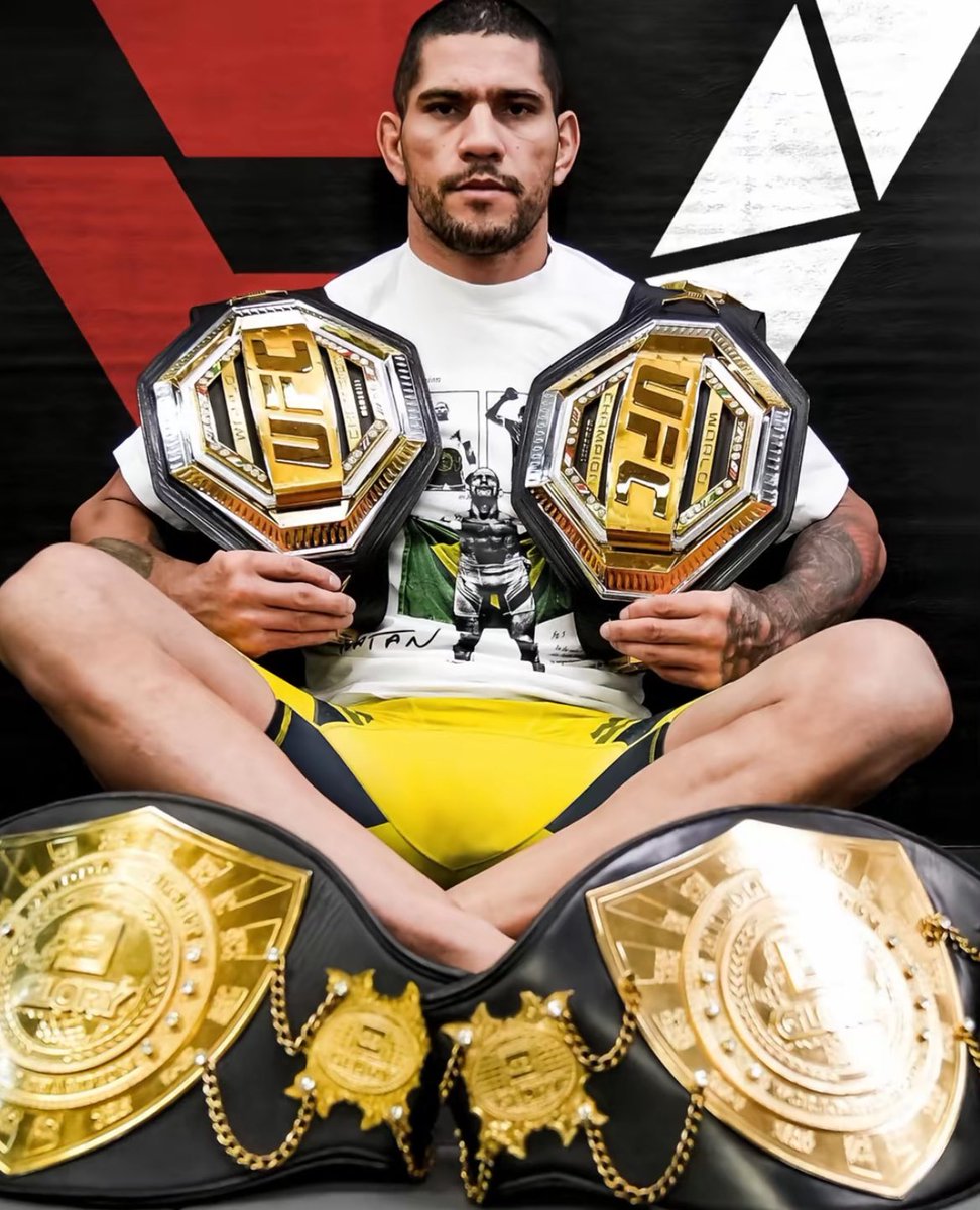 Alex “Poatan” Pereira 
karma dövüş sanatları kariyeri 12-3 olan 
Ufc’de toplam dokuz galibiyet yedisi ko
çifte kemere en hızlı ulaşan isimlerin başında geliyor 
bugün doğum günü 38 yaşına girdi 
İyi ki doğdun efsane 🇧🇷💚
