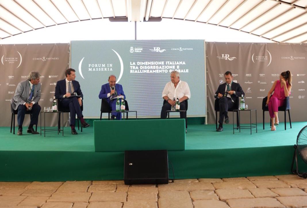 Comin & Partners (@cominandpa) on Twitter photo Il dibattito sui temi degli equilibri internazionali prosegue con il Ministro @antoniotajani insieme a <a href="/dipalmaemanuele/">Emanuele di Palma</a> <a href="/bccsanmarzano/">BCC SAN MARZANO S.G.</a>, <a href="/montipasqualino/">Pasqualino Monti</a> <a href="/ENAVSpA/">ENAV</a>, Giorgio Busnelli <a href="/AmazonIT/">Amazon.it</a>, <a href="/AlessandrRicci/">Alessandra Ricci</a> <a href="/SACEgroup/">SACE</a> Il dibattito sui temi degli equilibri internazionali prosegue con il Ministro @antoniotajani insieme a <a href="/dipalmaemanuele/">Emanuele di Palma</a> <a href="/bccsanmarzano/">BCC SAN MARZANO S.G.</a>, <a href="/montipasqualino/">Pasqualino Monti</a> <a href="/ENAVSpA/">ENAV</a>, Giorgio Busnelli <a href="/AmazonIT/">Amazon.it</a>, <a href="/AlessandrRicci/">Alessandra Ricci</a> <a href="/SACEgroup/">SACE</a>