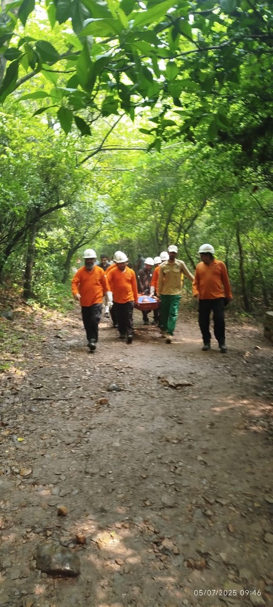 WildlifeBoard's tweet image. Visitor rescued! Park Rangers successfully rescue  visitor on Trail 5, MHNP, and shift him to Medical Care Center for medical attention #RescueOperation #MHNP @ClimateChangePK