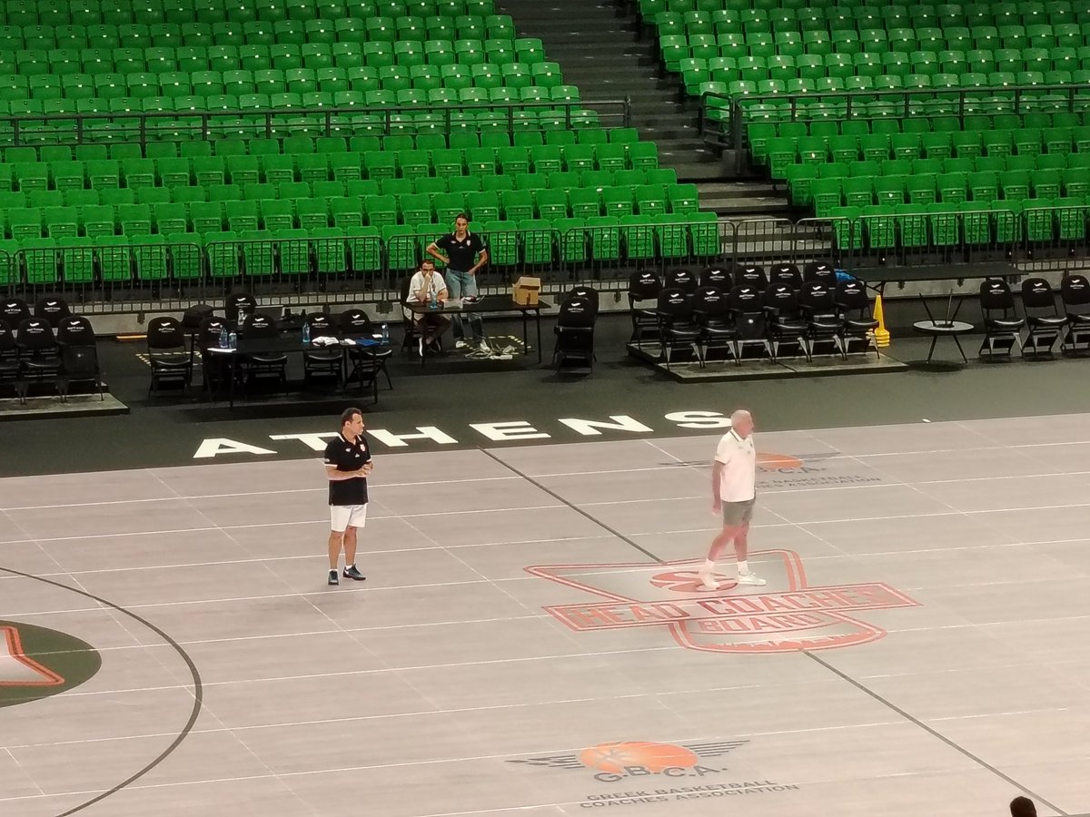 Backdoorpod_eng's tweet image. 🗣️ Zeljko OBRADOVIC (@PartizanBC) | Dimitris ITOUDIS (@ItoudisD) 

🟢“Panathinaikos 1999-2012 Offense &amp;amp; Defense”

📍O.A.K.A, Athens 🇬🇷

#paobc x #EHCBCongress x @HeadCoachesOrg