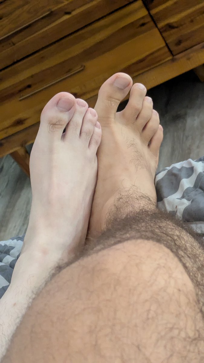 Met with a friend yesterday for the first time. We had looots of fun 🔥
He doesn't have an X account, but his Insta is latinofeettreat. I love his feet 🤤