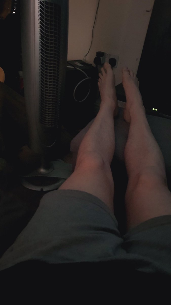 Soooo bored, partner is at grand prix and it turns out I get v bored on my own lol