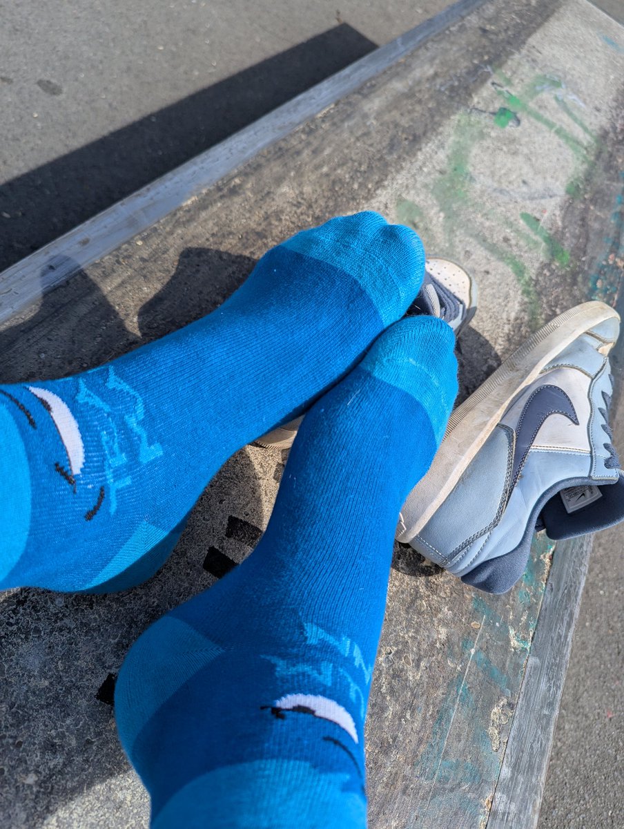 socks_sneakers's tweet photo. Es ist warm... Also können die
#Schuhe ausgezogen werden.🤭
#buntesocken #socken #sockenfetisch #getragenesocken #dreckigesocken #sockenfüße #füße #socks #socklover #cutesocks #socksfetish #wornsocks #sweatysocks #dirtysocks #sockworship #coolsocks #coloredsocks #feet #footfetish https://t.co/AJRyihW7Yw