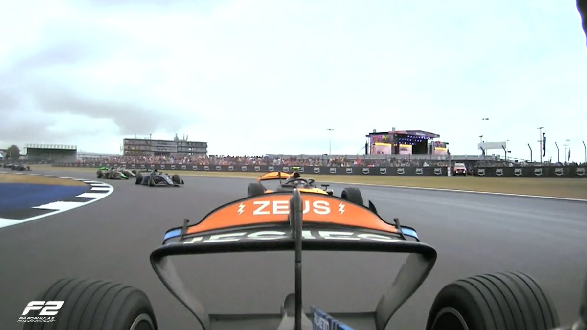 LAP 27/29 

SAFETY CAR ENDING 🚨

2 LAP SHOOTOUT!! 👀

AND IT'S RAINING!!

#F2 #BritishGP