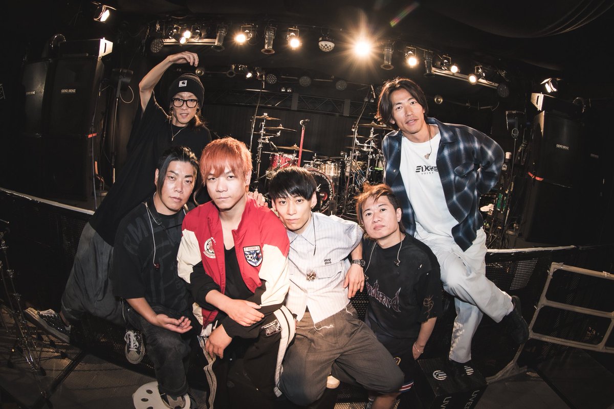 UVERworldデビュー20周年おめでとう👏㊗️
応援し続けて20年
常に進化した姿を見せてくれて
生きる力をいっぱいくれて
感謝しかない！
これからもついて行きます❤️

ツアー発表もあって安心した😊
欲を言えば土日じゃなく平日が良かったな 笑
土日の人混み嫌い😢
でも頑張って会いに行くよ💕