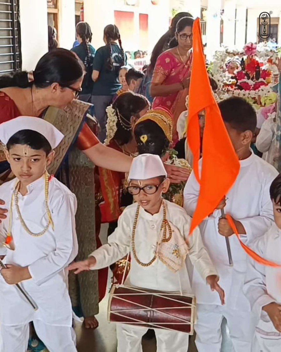 The spirit of devotion came alive as our little ones at Chinmaya Shishu Vaatika, Shegaon, joyously celebrated Ashadhi Ekadashi dressed as Varkaris of Pandharpur.
#chinmayamission #vithal #vitthal #maulimauli #ashadiekadashi #ekadashi #ekadashispecial #vithumauli #vithalrakhumai