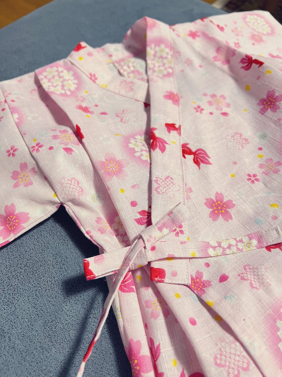 aehide1's tweet photo. #甚平👘作りました😊

昨日、たまたま見つけた
浴衣生地
あまりに可愛かったから
頑張ってチクチク🪡

甚平なんて
手作りなんて、無理
買う物だと
思ってたけど
作ってみたら
意外と出来た☺️

今度いく時、持ってくね💕︎

#手作り
#ハンドメイド
#初挑戦
#これで生地660円 https://t.co/oVVnBLjwVK