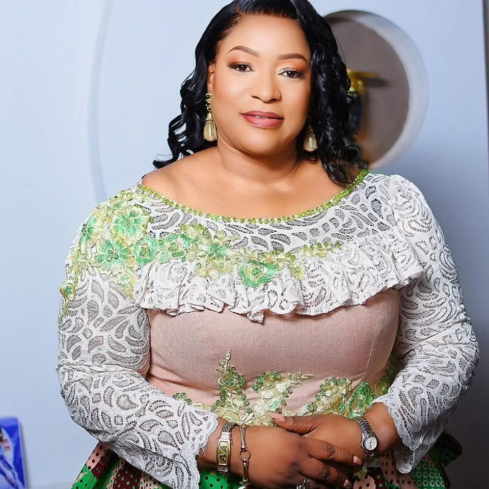 Bukasa Melchior (@bukasamelchior) on Twitter photo Bon dimanche honorable <a href="/WamuHenriette/">Henriette Wamu officielle</a> Bon dimanche honorable <a href="/WamuHenriette/">Henriette Wamu officielle</a>