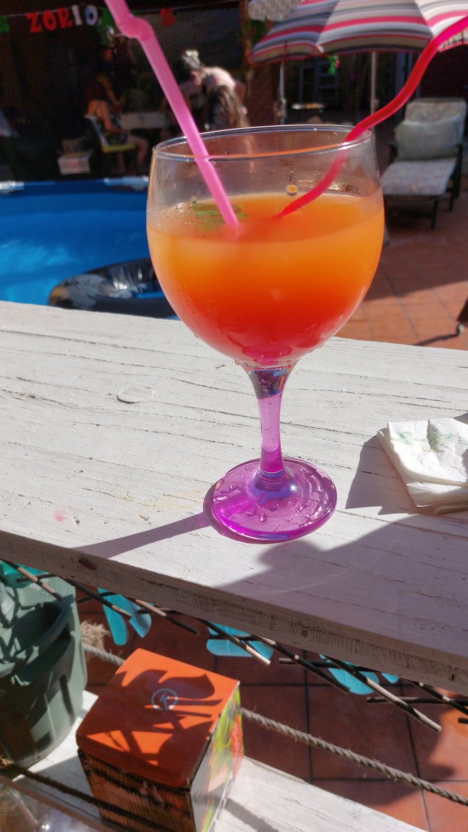 endikaea's tweet photo. Día de celebración del cumpleaños de mi prima,  vamos un sin vivir. 🎂🥳🎉🎊🍾🍻🍹🍸🧉 https://t.co/dQYf5f72vc