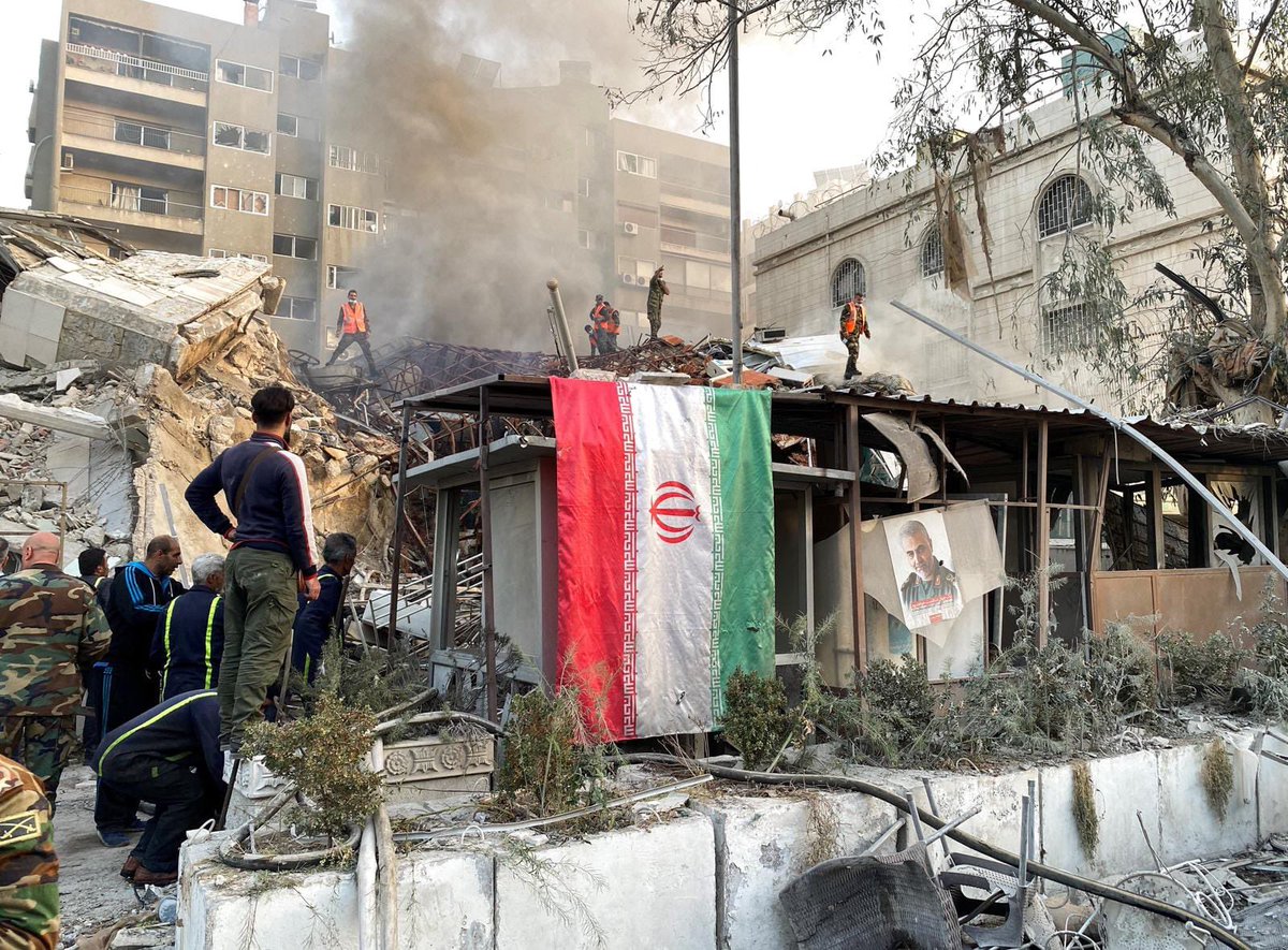 IRAN 🇮🇷 — NEWS: 

Two IRGC members died in western Iran while attempting to defuse explosives from last month's Israeli🇮🇱 strikes, according to Iranian media.