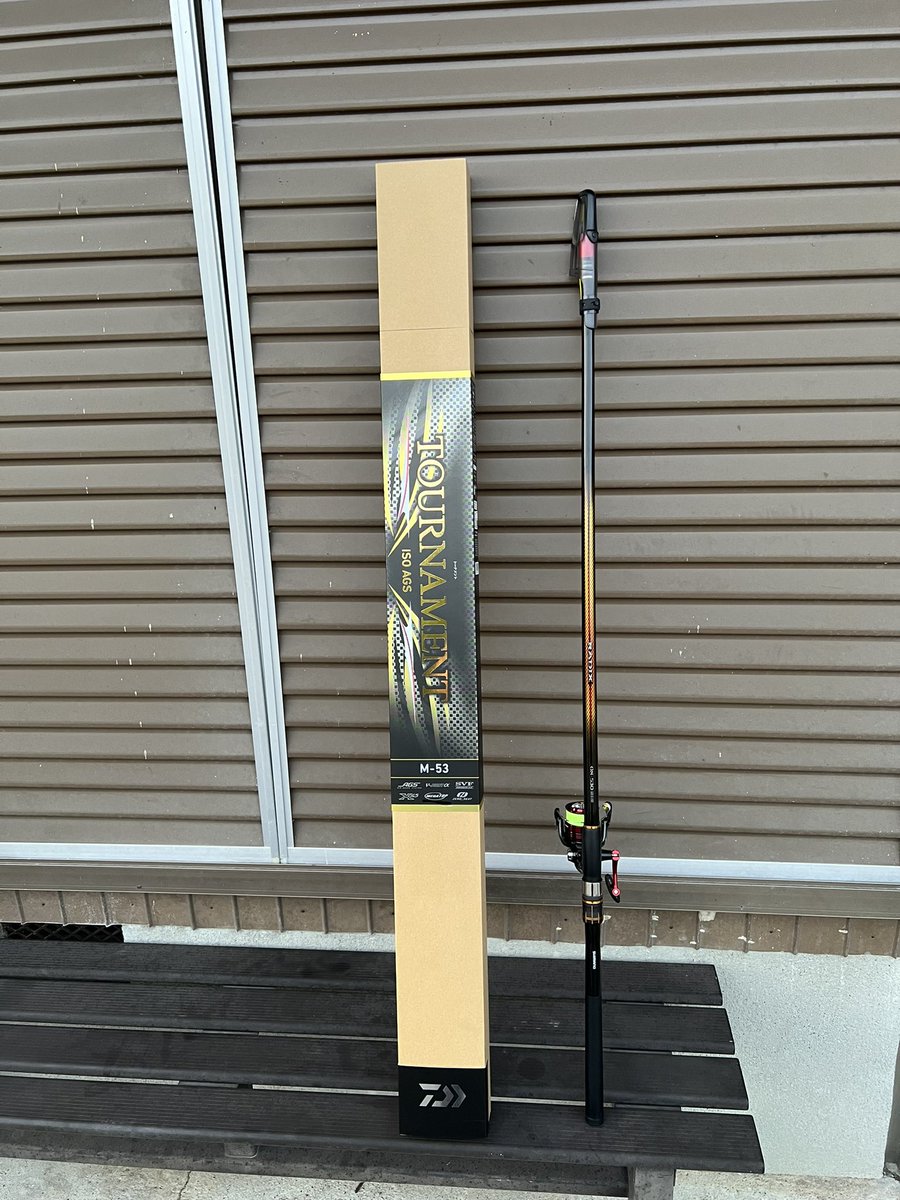 PLATINUM_C9's tweet photo. 磯竿新調しました！
チヌ用にちょっと柔いかなと思いながらこのくらいでいいか…とラディックス0.8の530。リールに23ラリッサの2500DXG

磯用には奮発しちゃいました！
24トーナメントM53
リールには22BB-Xハイパーフォース3000DXXG Sを合わせます！

はよ釣りに行きたい。 https://t.co/T5AJ6K9ORw