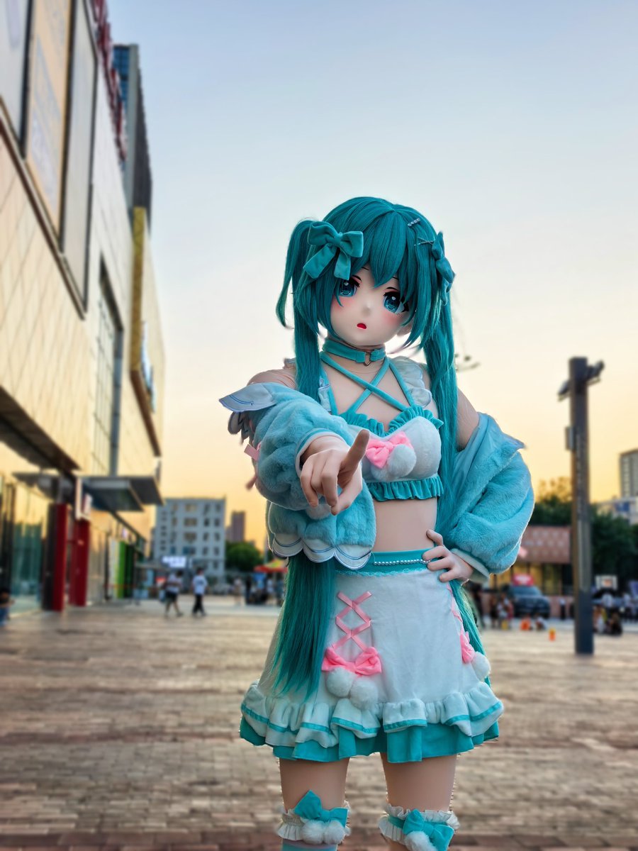 别看啦！就是你快陪我玩！！！
#kigurumi #miku #初音未来
