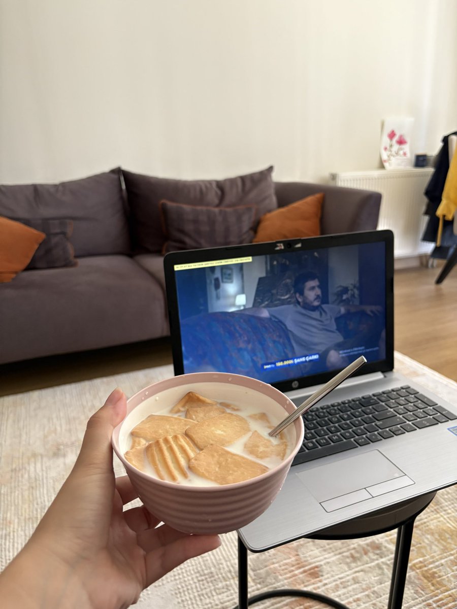 yabancı değilim diye hazırladığı kahvaltı sunumu